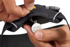 Ruffwear Front Range Harness Twilight Grey -Ruffwear Verkaufsgeschäft 30502 Front Range Harness Twilight Gray ID Tag WEB 803cf72c 099c 405b 851a 344263b90133 1024x1024