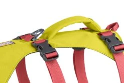 RuffWear Flagline™ Harness Lichen Green -Ruffwear Verkaufsgeschäft Web20JPG 30551 Flagline Harness Lichen Green Handle STUDIO